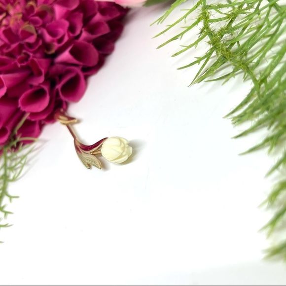 VINTAGE⚜️RARE AVON Porcelain Tulip Floral Lapel Pin - Picture 4 of 9